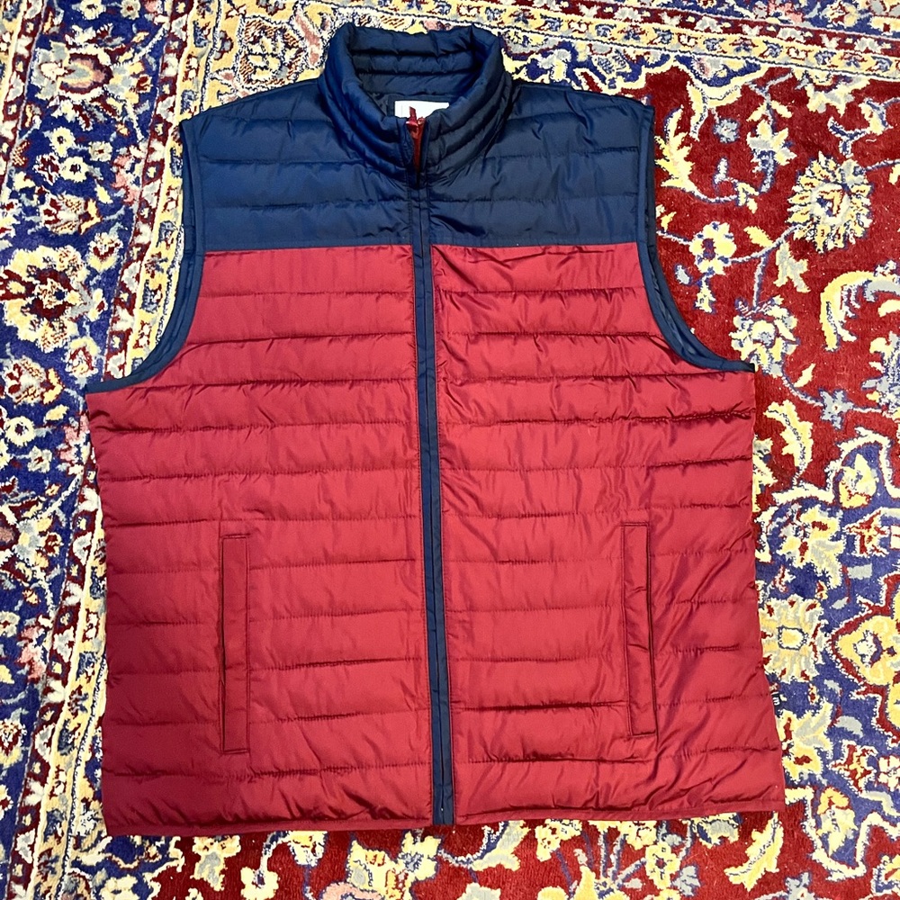 Gap red and blue puffer vest, Men’s XL